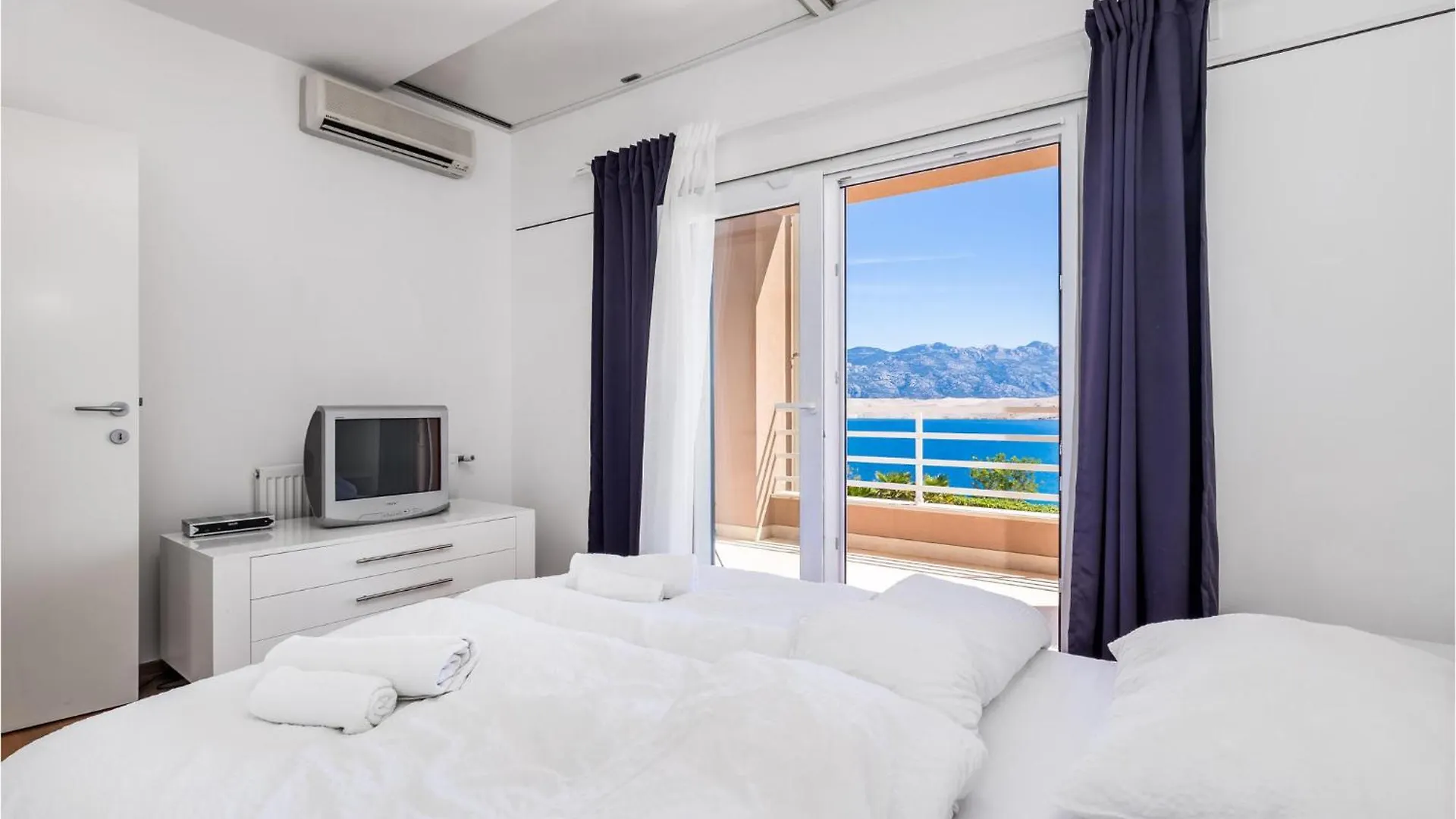 Nice Home In Pag With Outdoor Swimming Pool Bosana 0*,
